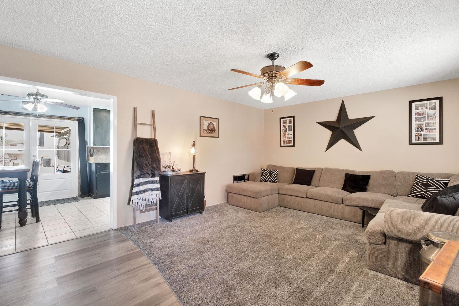 2461 16Th Ave, Kingsburg, CA 93631