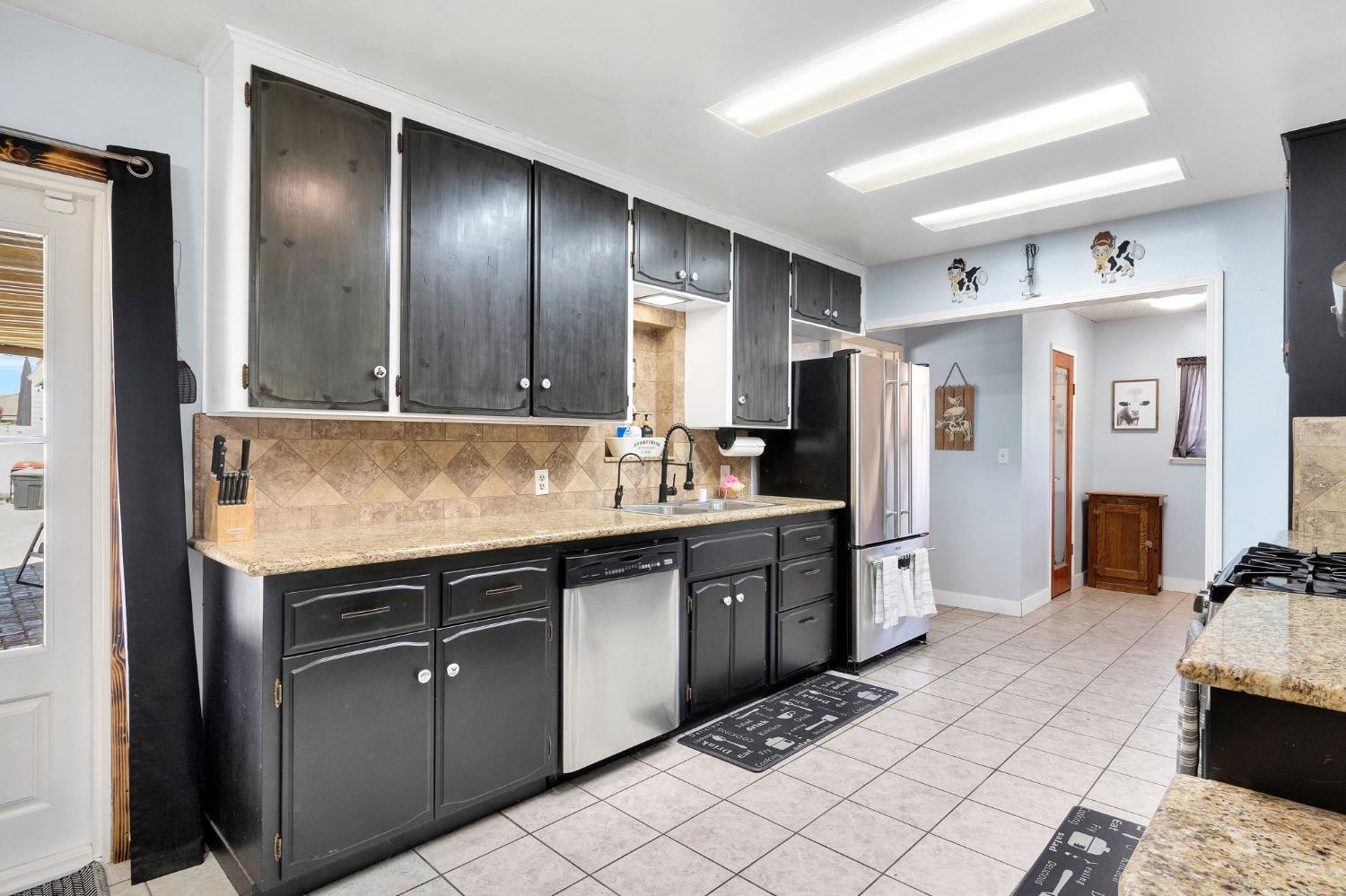 2461 16Th Ave, Kingsburg, CA 93631