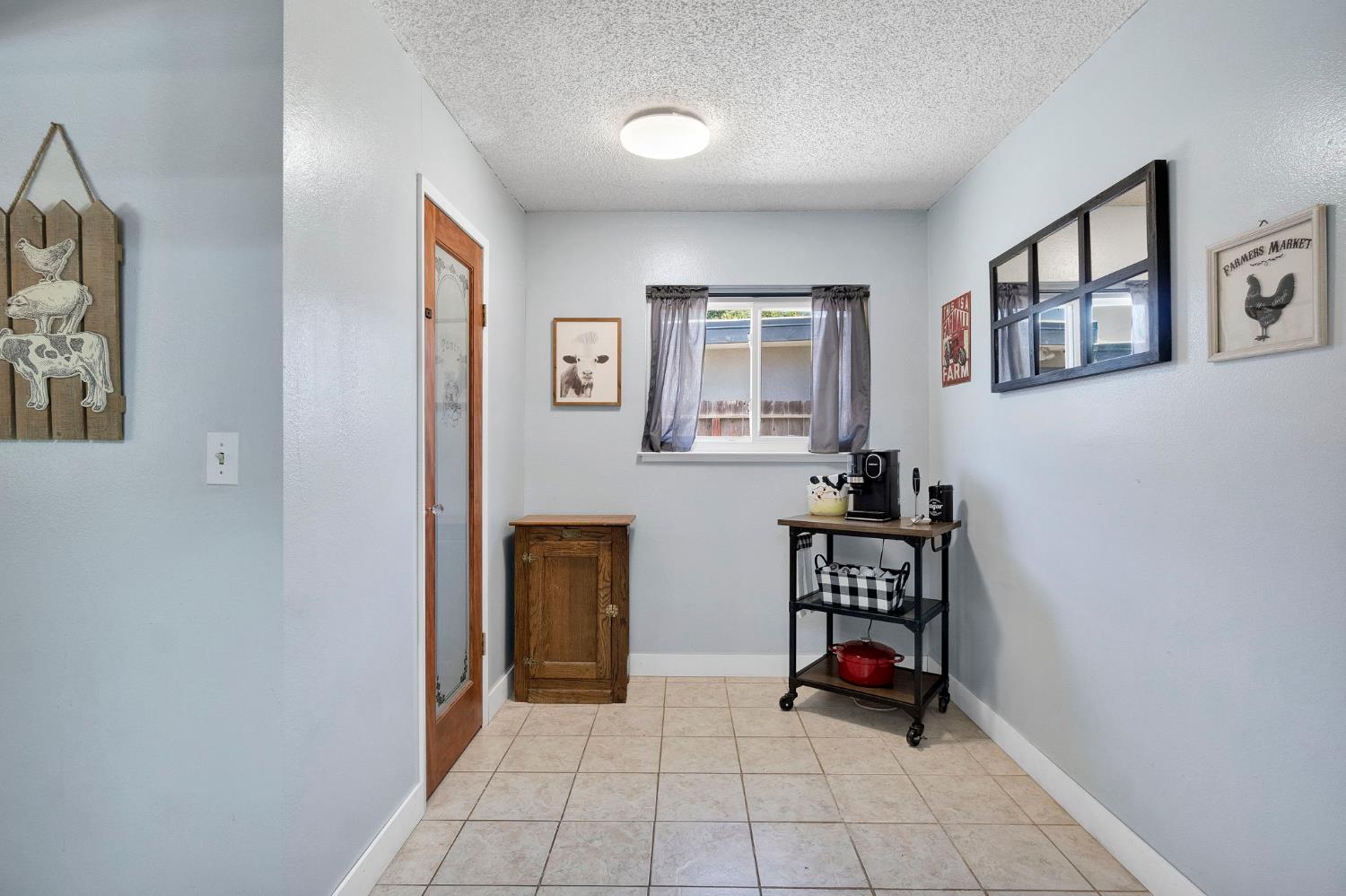 2461 16Th Ave, Kingsburg, CA 93631