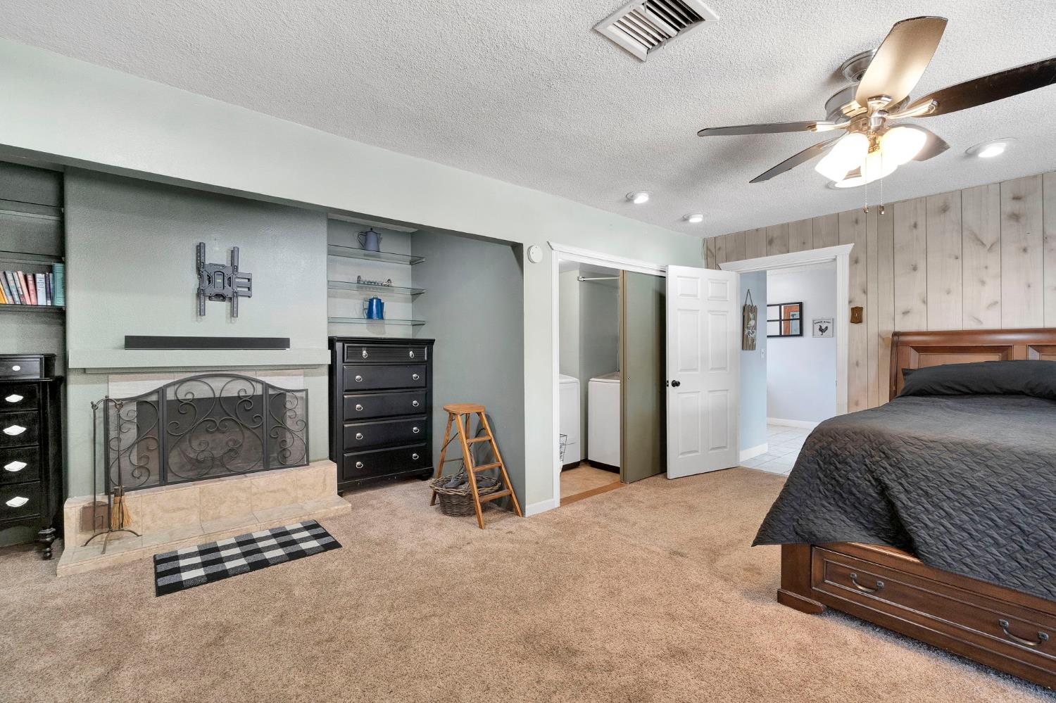 2461 16Th Ave, Kingsburg, CA 93631