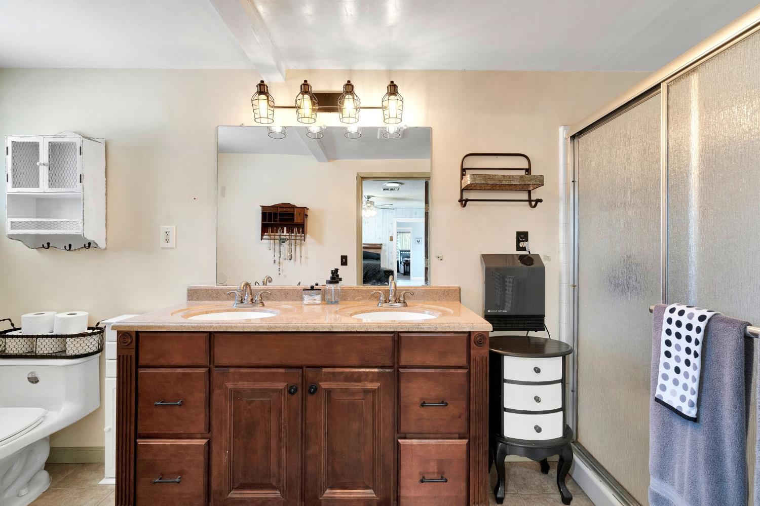 2461 16Th Ave, Kingsburg, CA 93631