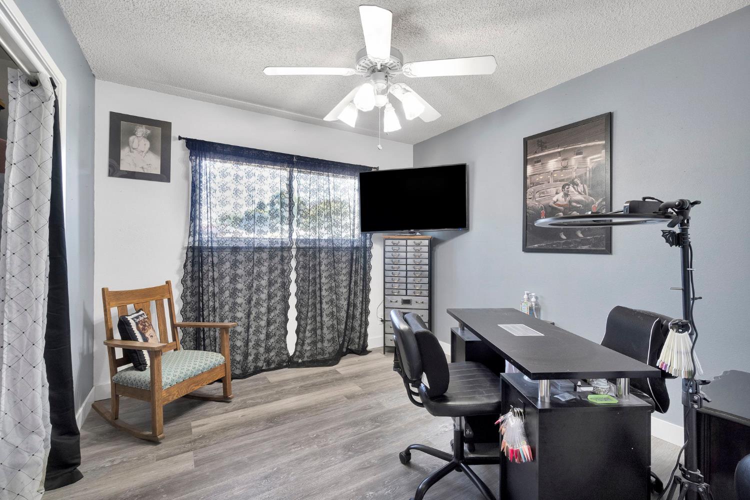 2461 16Th Ave, Kingsburg, CA 93631