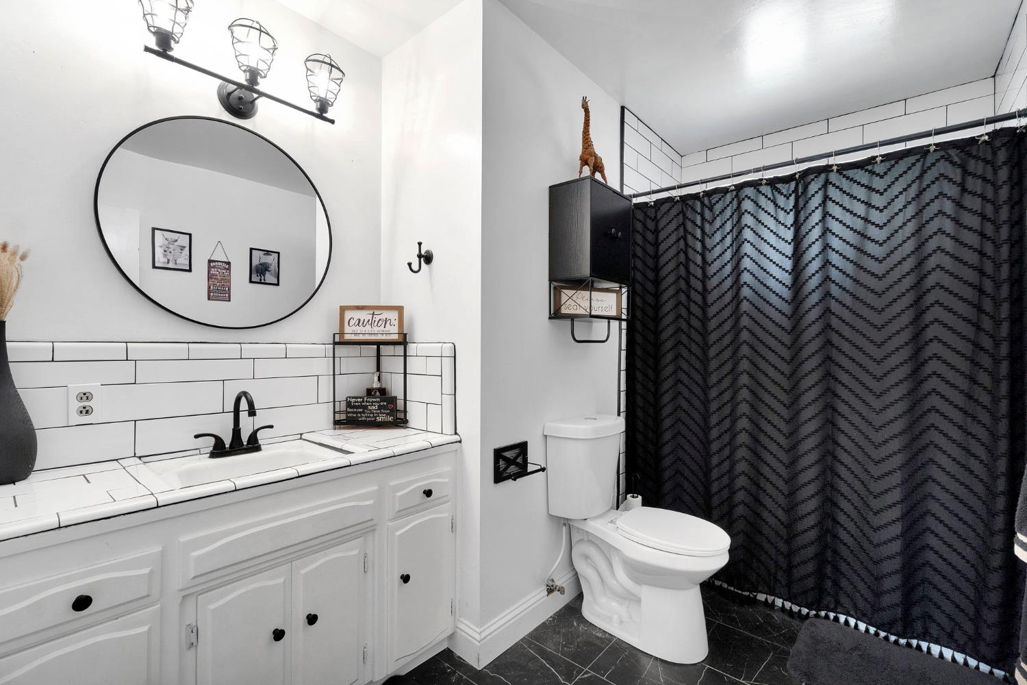 2461 16Th Ave, Kingsburg, CA 93631