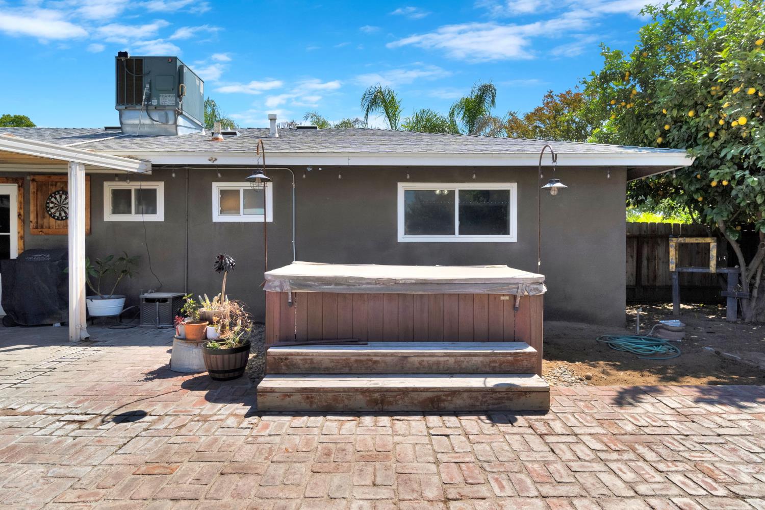 2461 16Th Ave, Kingsburg, CA 93631