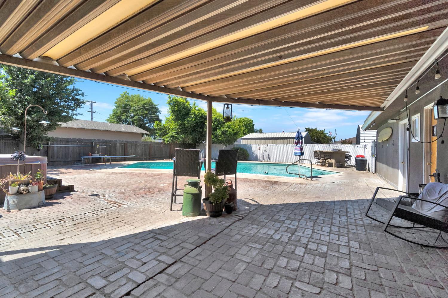 2461 16Th Ave, Kingsburg, CA 93631