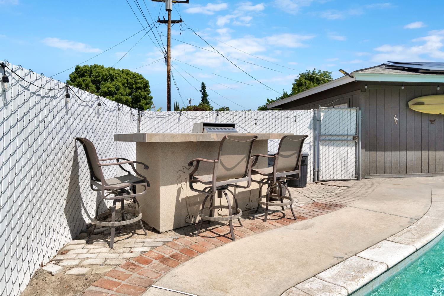 2461 16Th Ave, Kingsburg, CA 93631