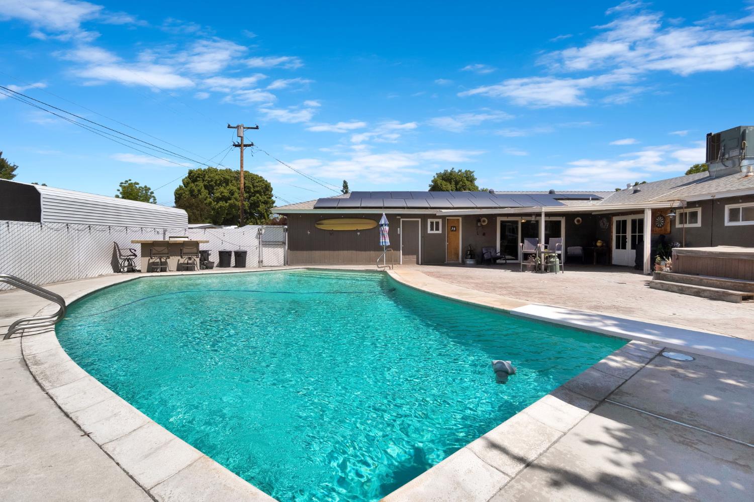 2461 16Th Ave, Kingsburg, CA 93631