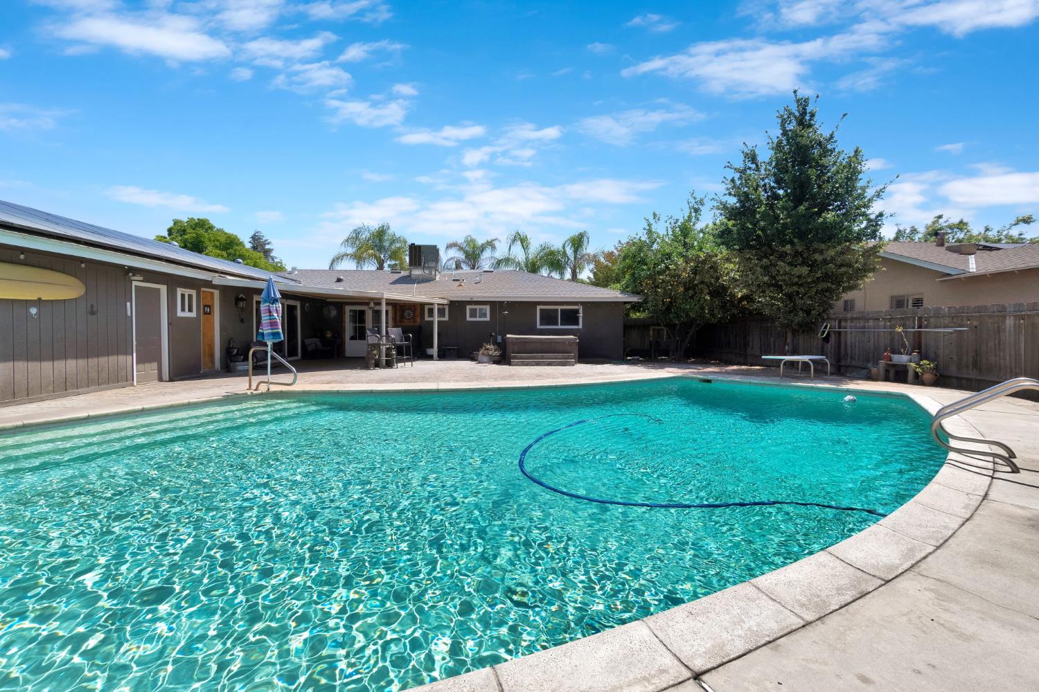 2461 16Th Ave, Kingsburg, CA 93631