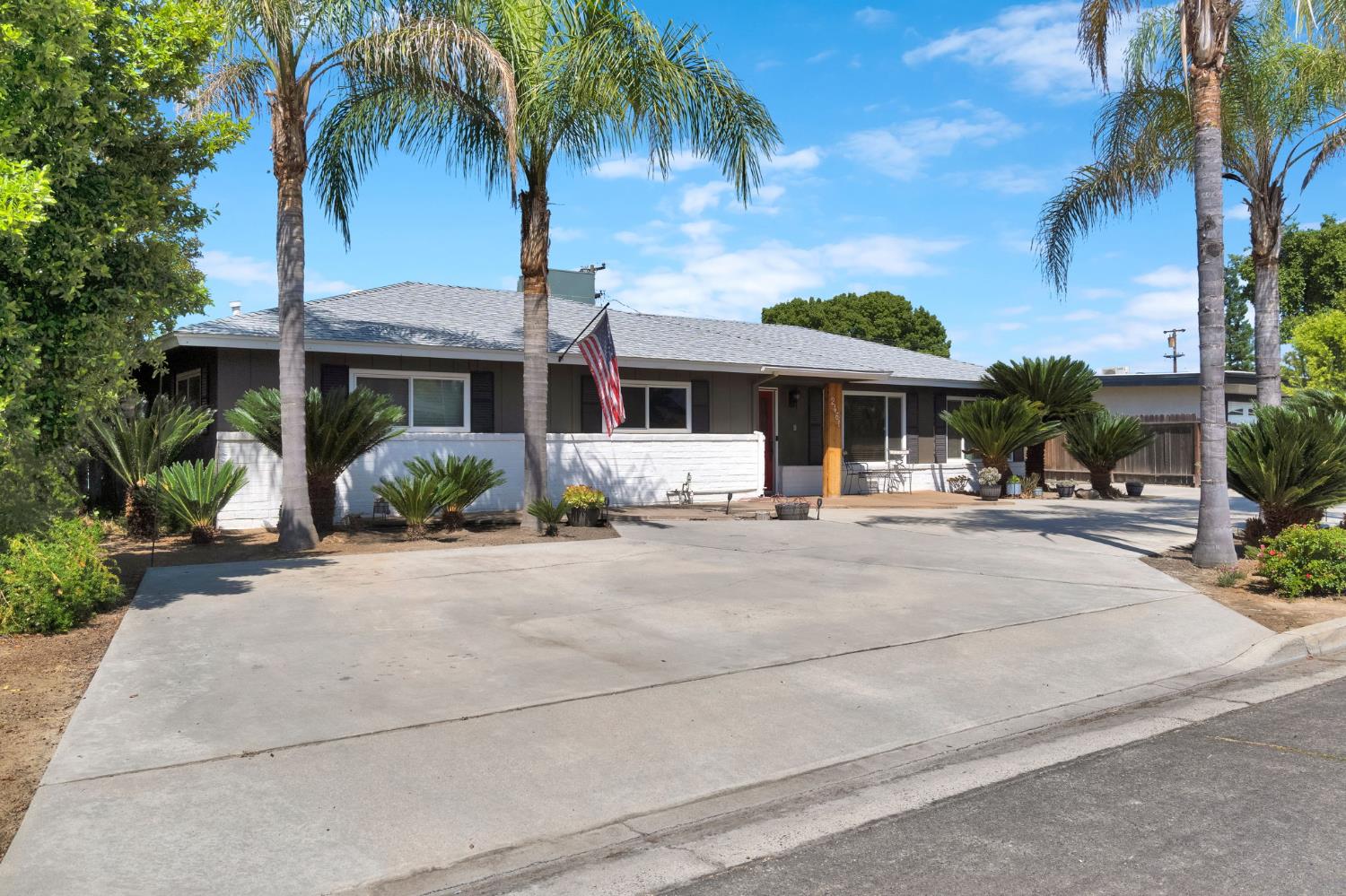 2461 16Th Ave, Kingsburg, CA 93631