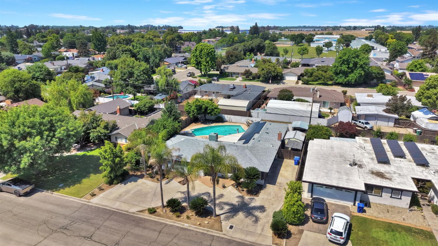 2461 16Th Ave, Kingsburg, CA 93631