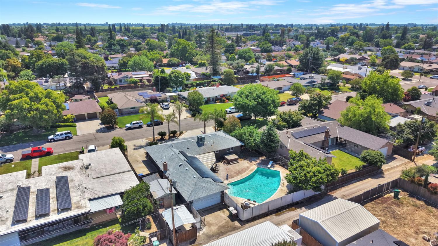 2461 16Th Ave, Kingsburg, CA 93631