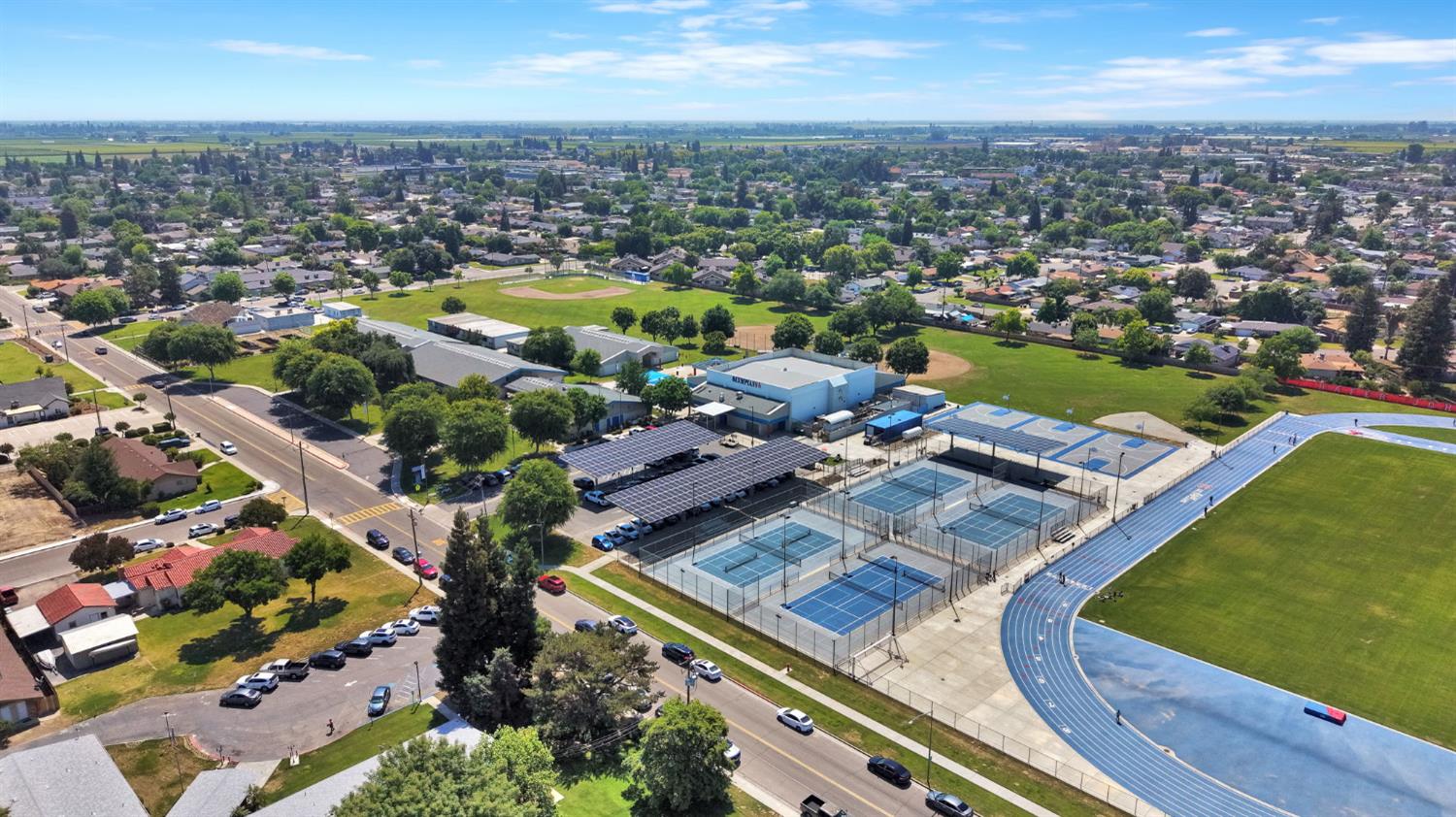 2461 16Th Ave, Kingsburg, CA 93631