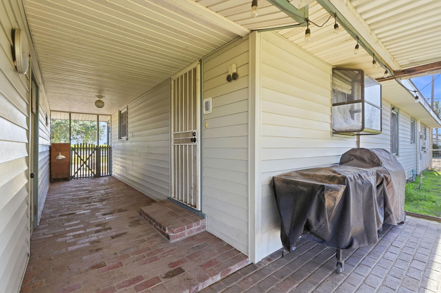 12586 Avenue 232, Tulare, CA 93274