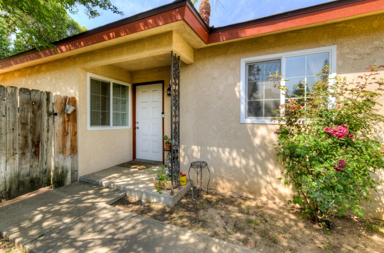 5488 E Iowa Ave, Fresno, CA 93727