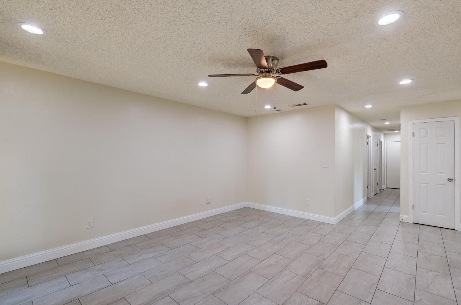 5488 E Iowa Ave, Fresno, CA 93727