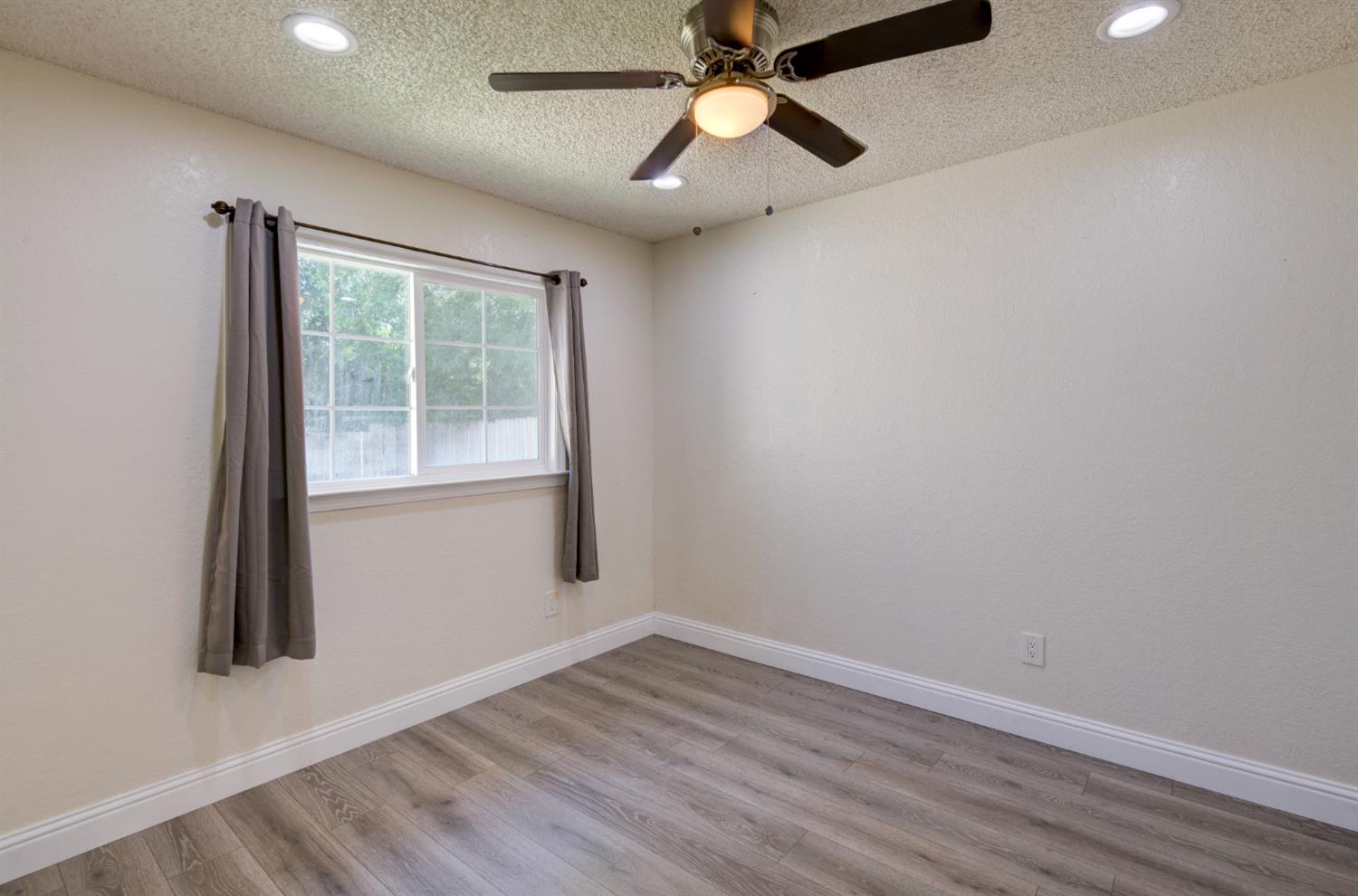 5488 E Iowa Ave, Fresno, CA 93727