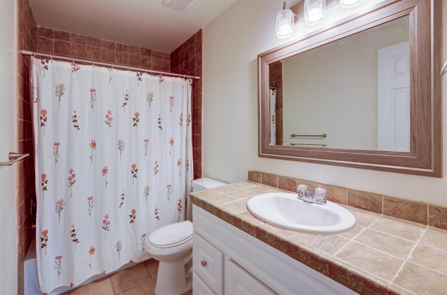 5488 E Iowa Ave, Fresno, CA 93727