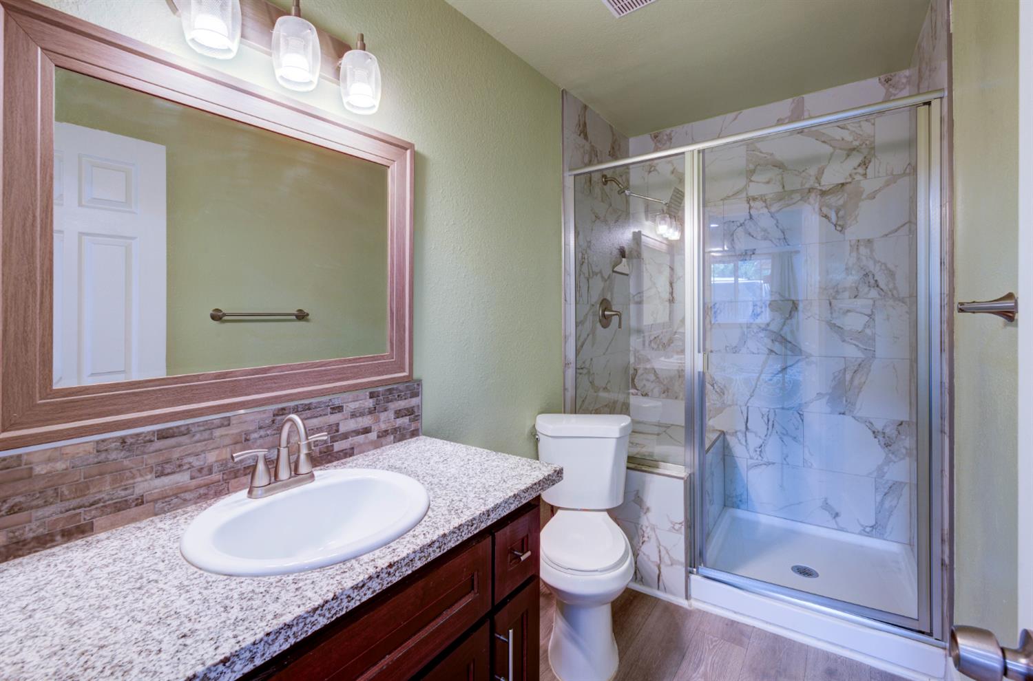 5488 E Iowa Ave, Fresno, CA 93727