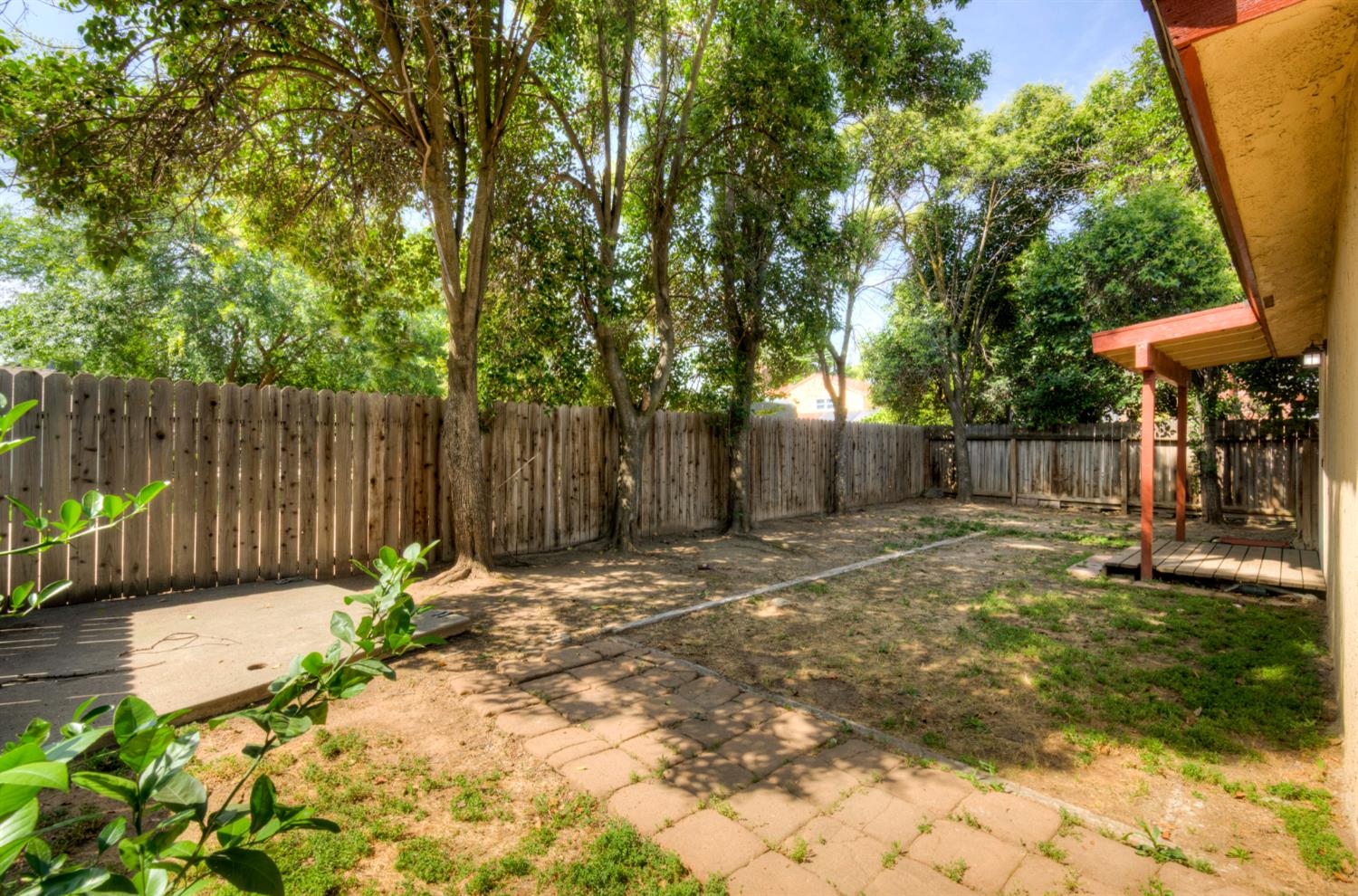 5488 E Iowa Ave, Fresno, CA 93727