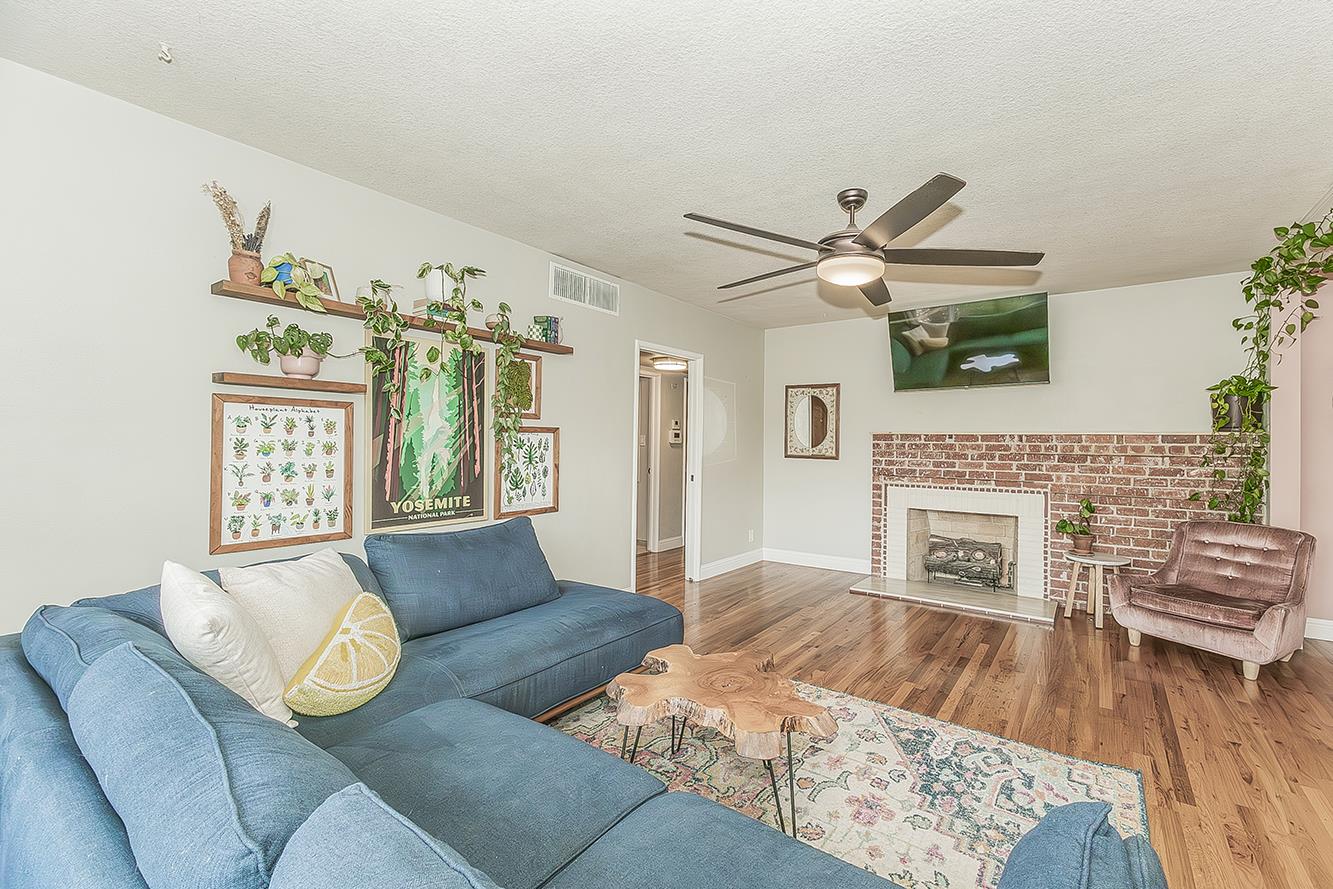 2836 N Arthur Ave, Fresno, CA 93705