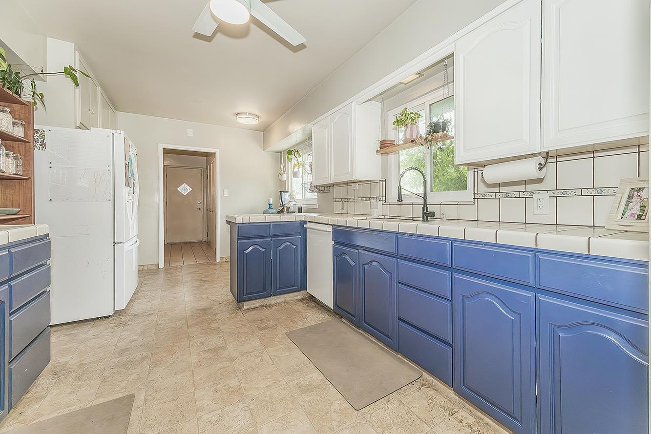 2836 N Arthur Ave, Fresno, CA 93705
