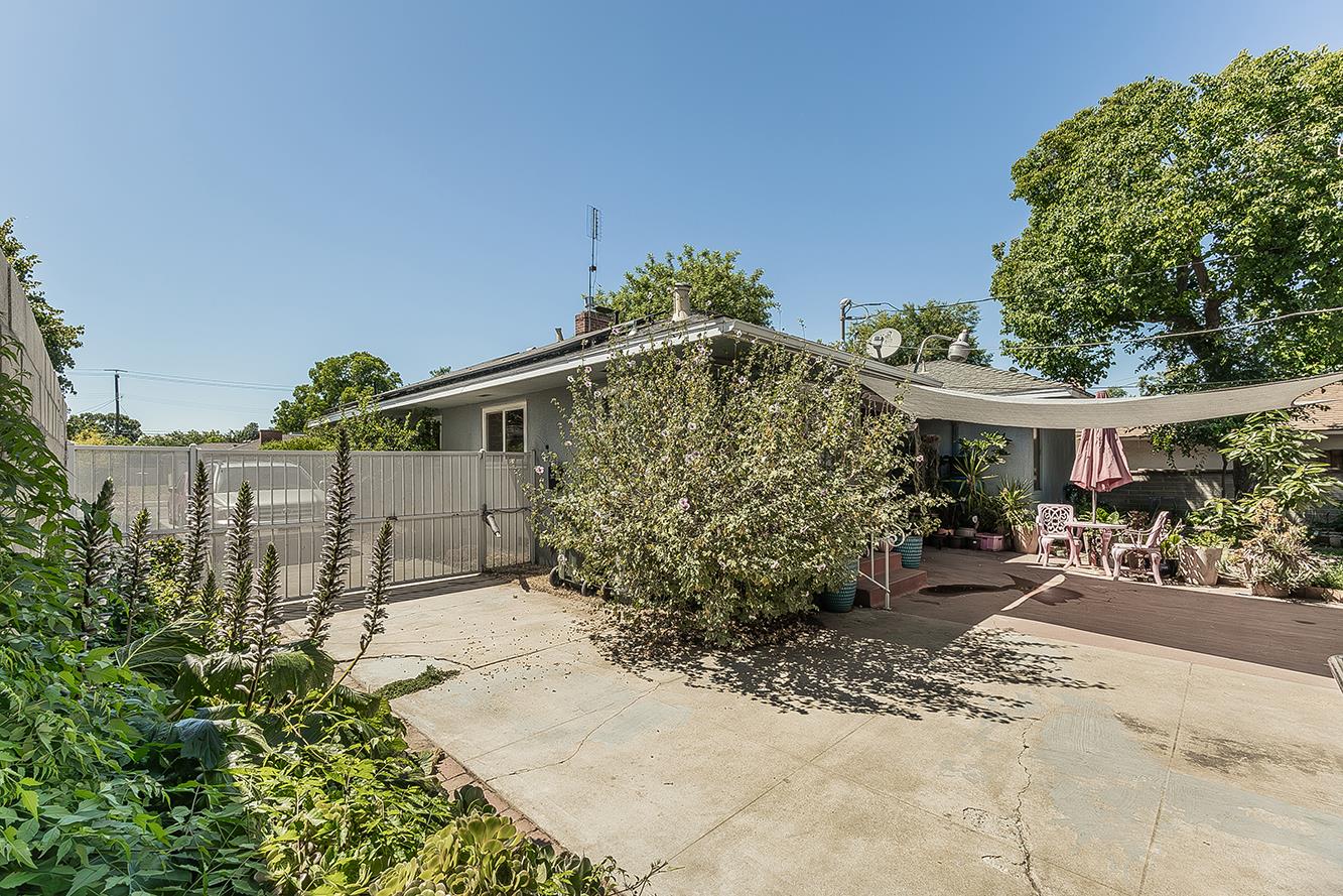 2836 N Arthur Ave, Fresno, CA 93705