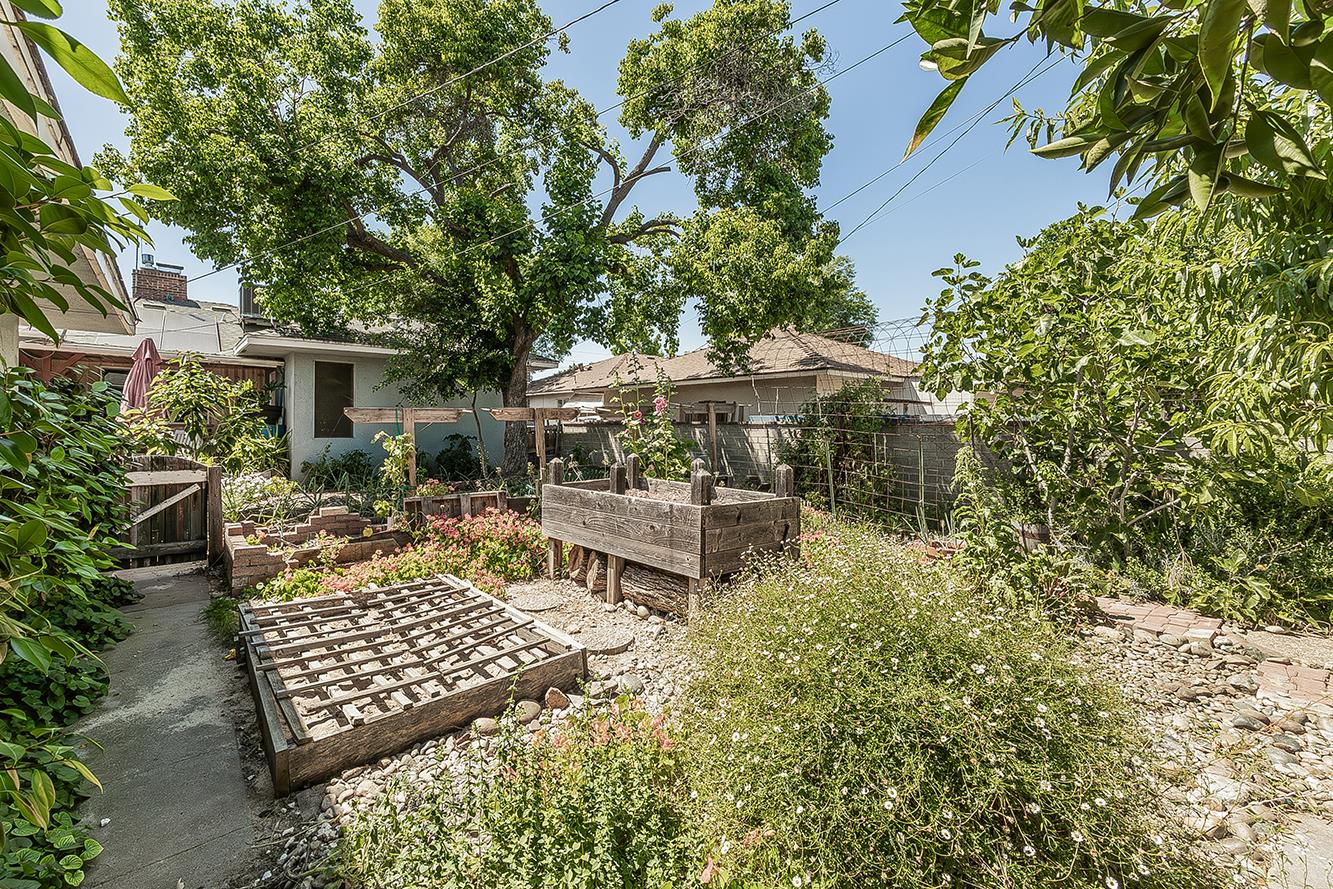 2836 N Arthur Ave, Fresno, CA 93705