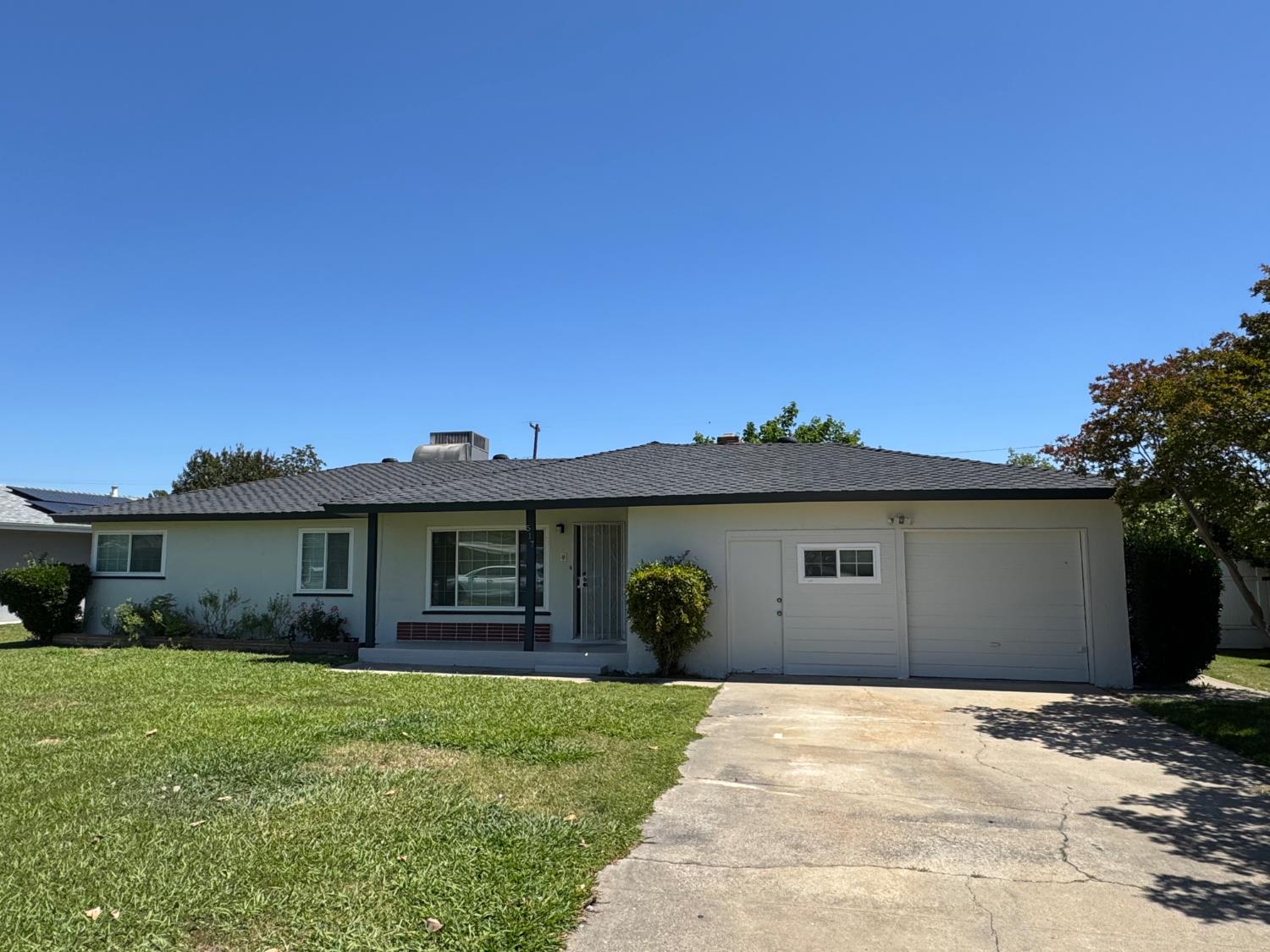 517 Fairview Ave, Madera, CA 93637