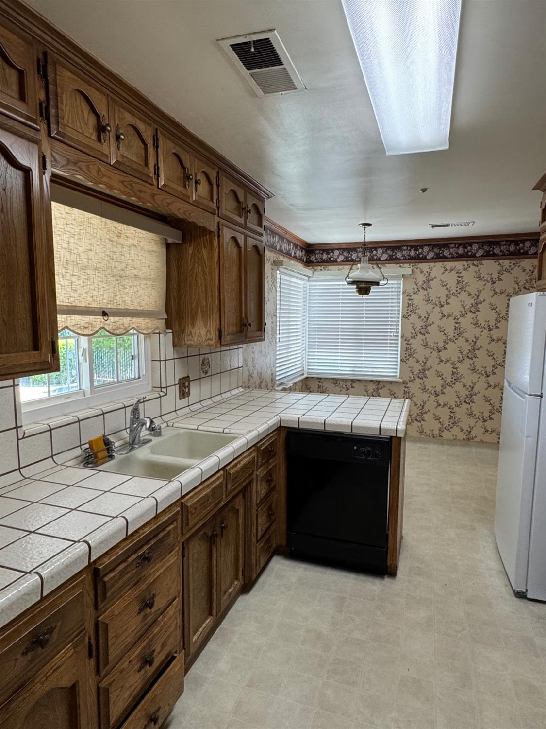 517 Fairview Ave, Madera, CA 93637