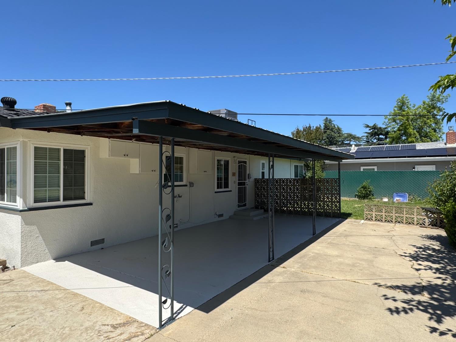 517 Fairview Ave, Madera, CA 93637