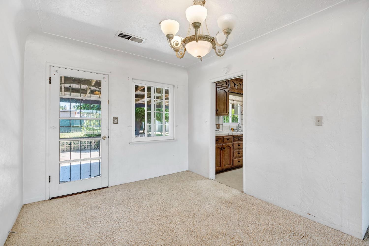 517 Fairview Ave, Madera, CA 93637