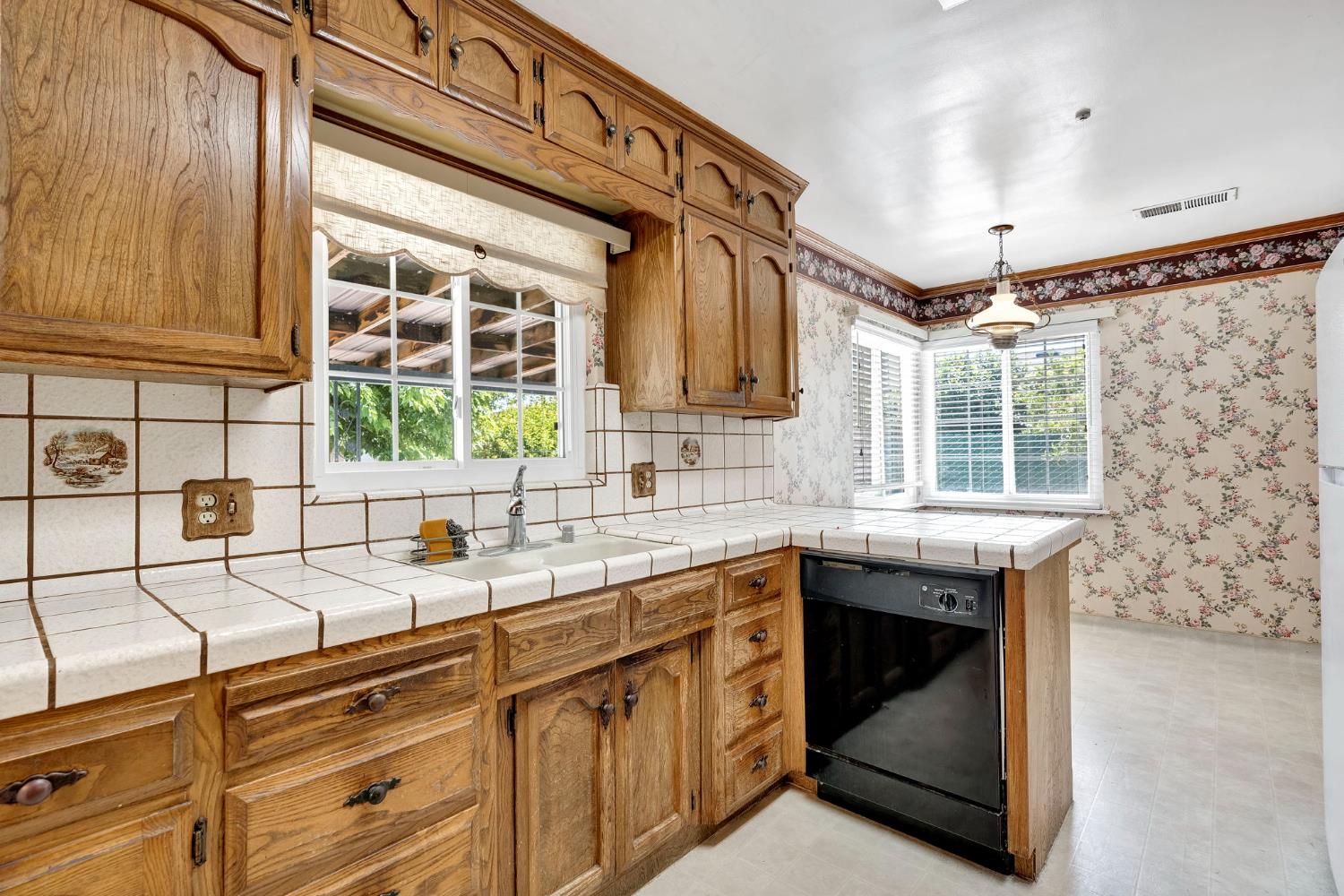 517 Fairview Ave, Madera, CA 93637