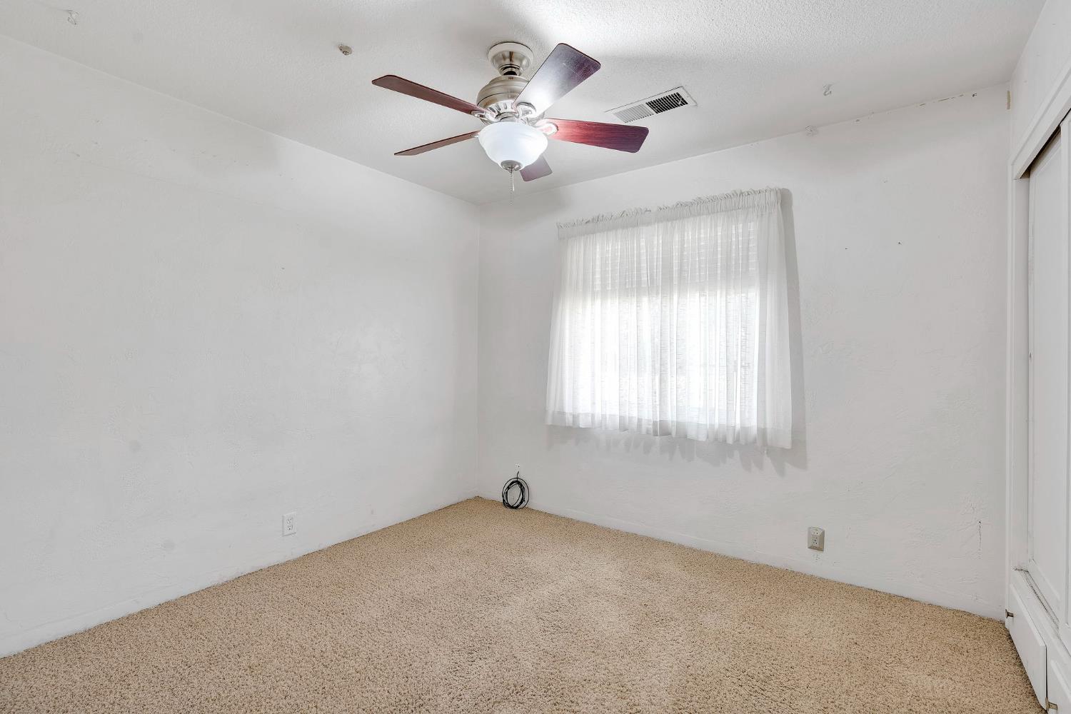 517 Fairview Ave, Madera, CA 93637