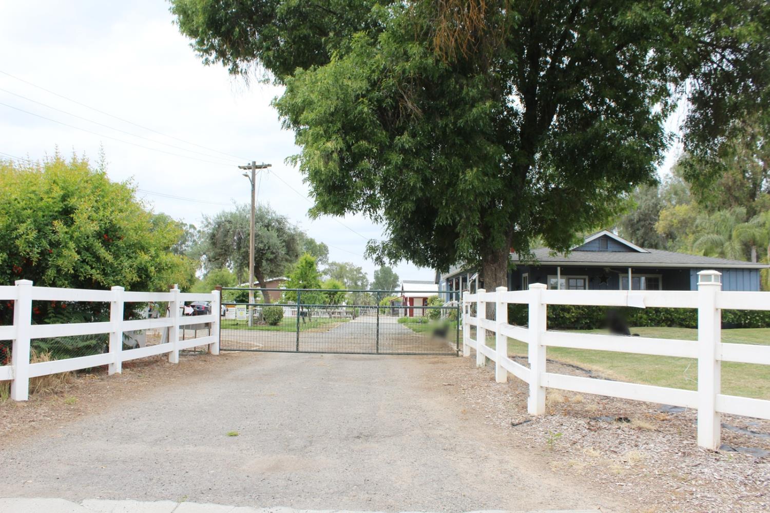2307 N Hayes Ave, Fresno, CA 93723