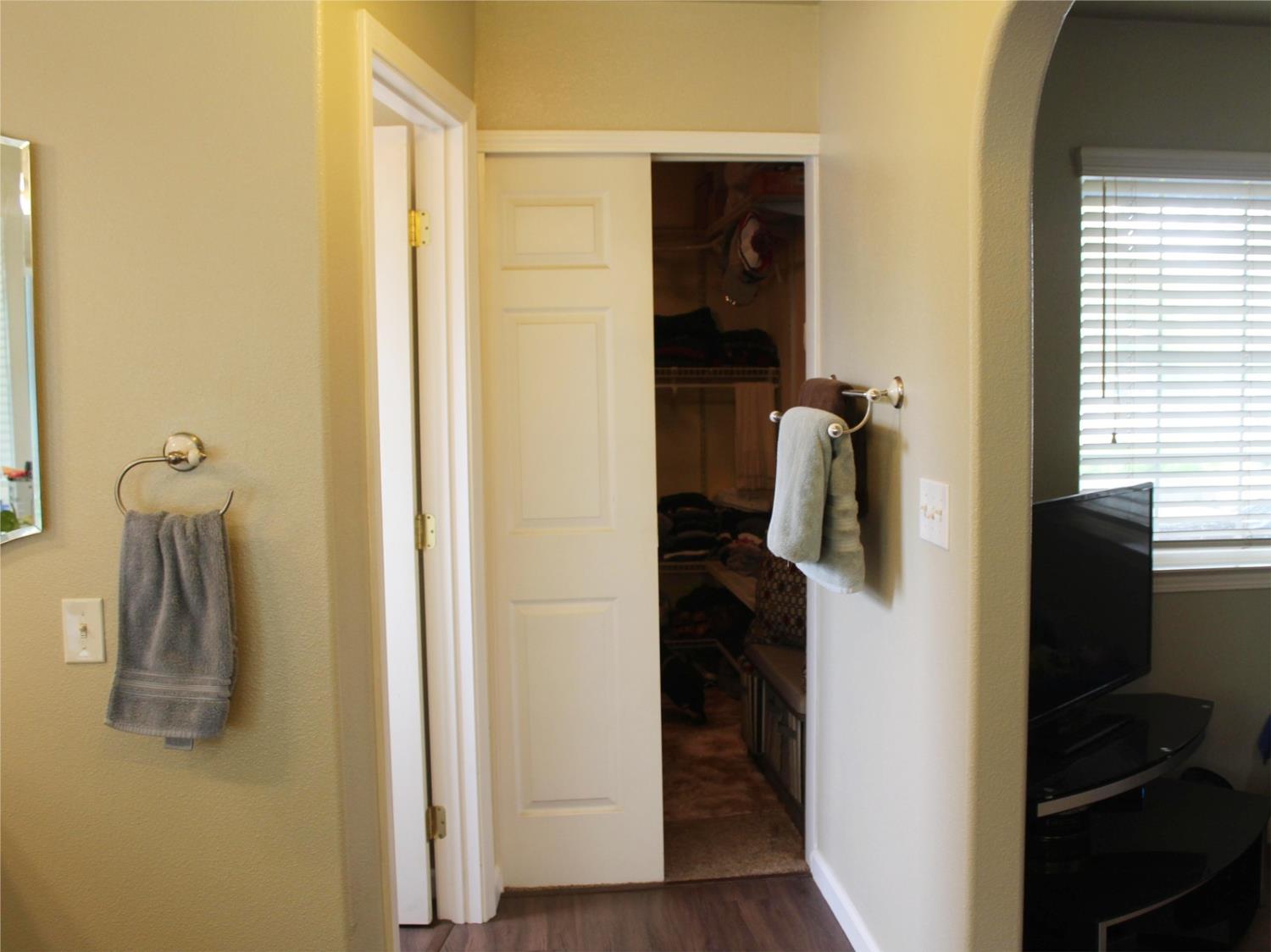 2307 N Hayes Ave, Fresno, CA 93723