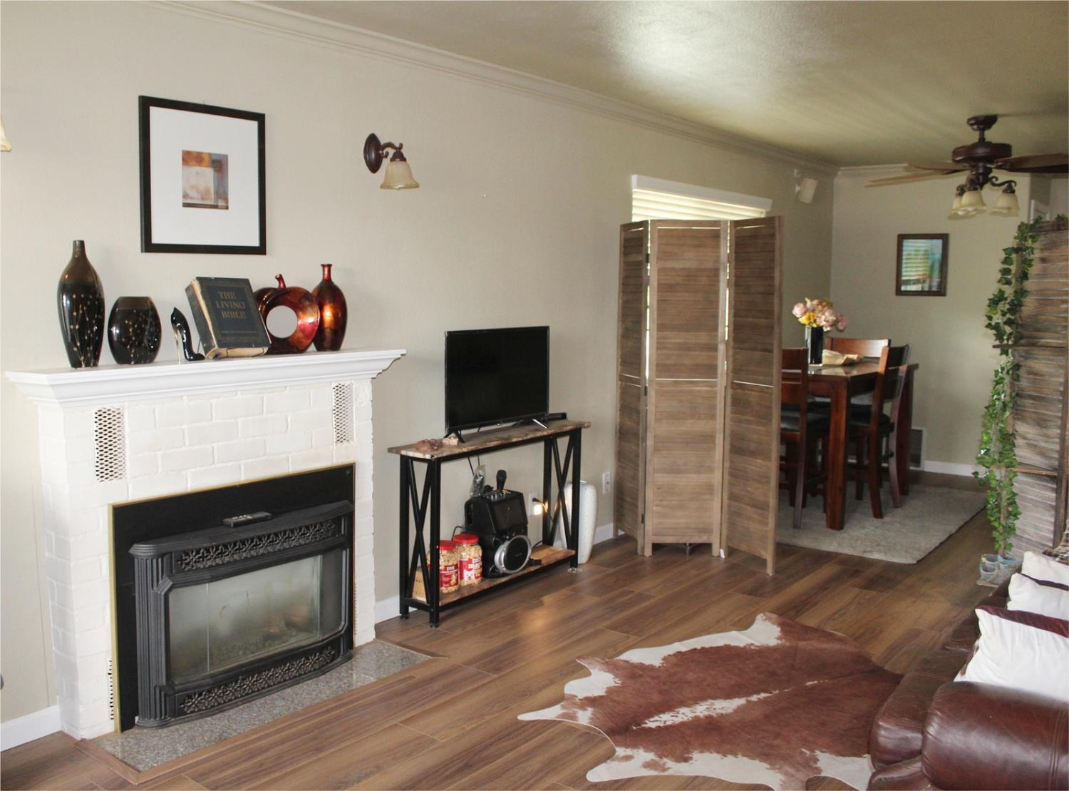 2307 N Hayes Ave, Fresno, CA 93723