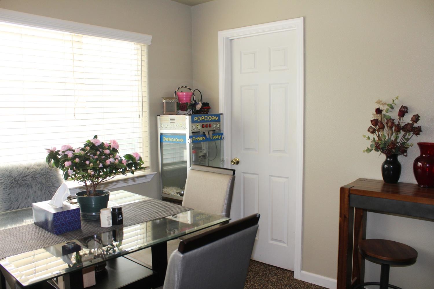 2307 N Hayes Ave, Fresno, CA 93723