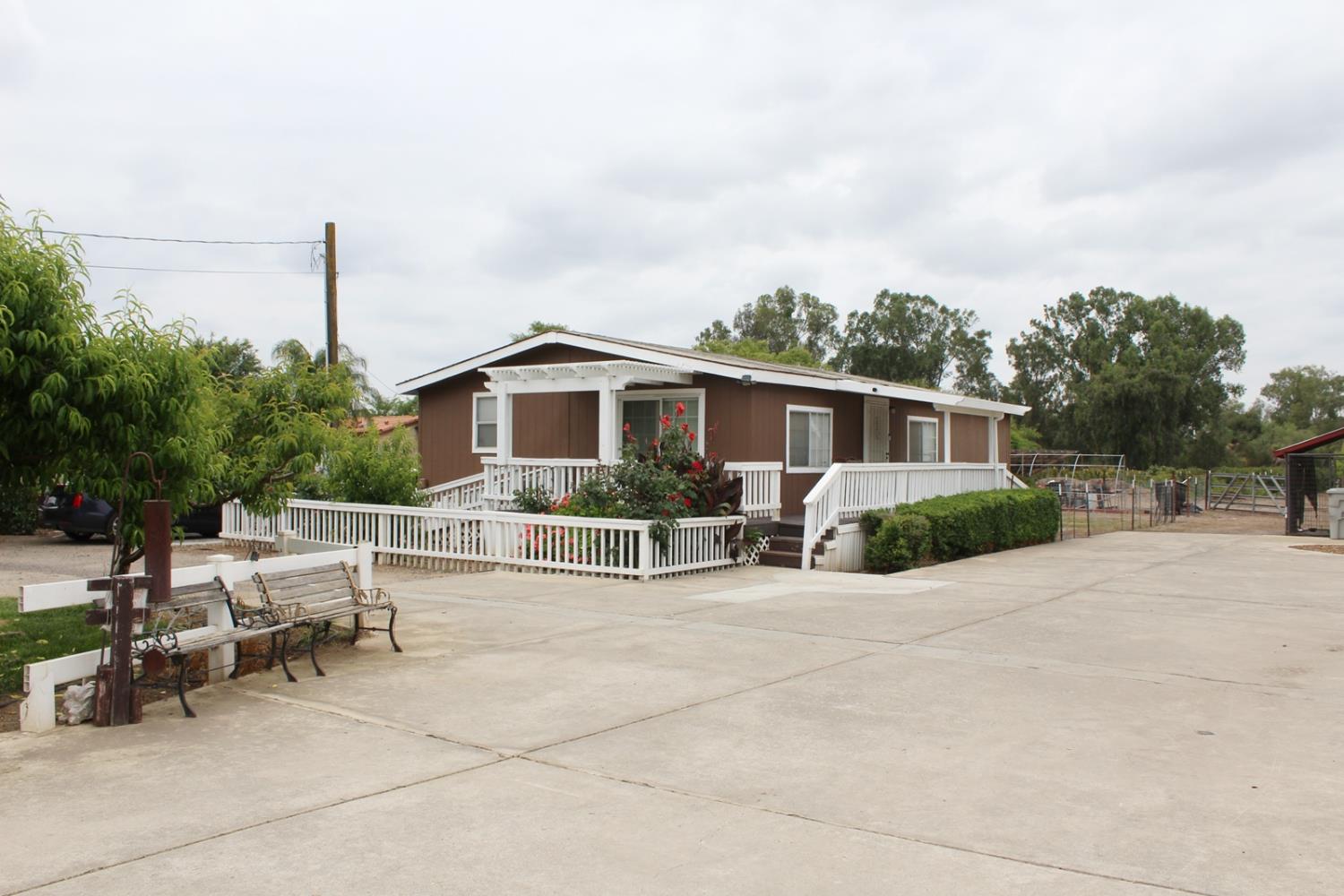 2307 N Hayes Ave, Fresno, CA 93723