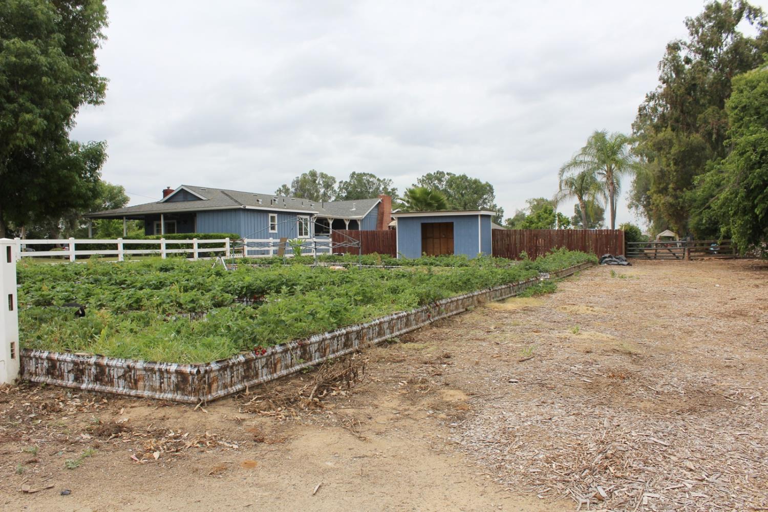 2307 N Hayes Ave, Fresno, CA 93723