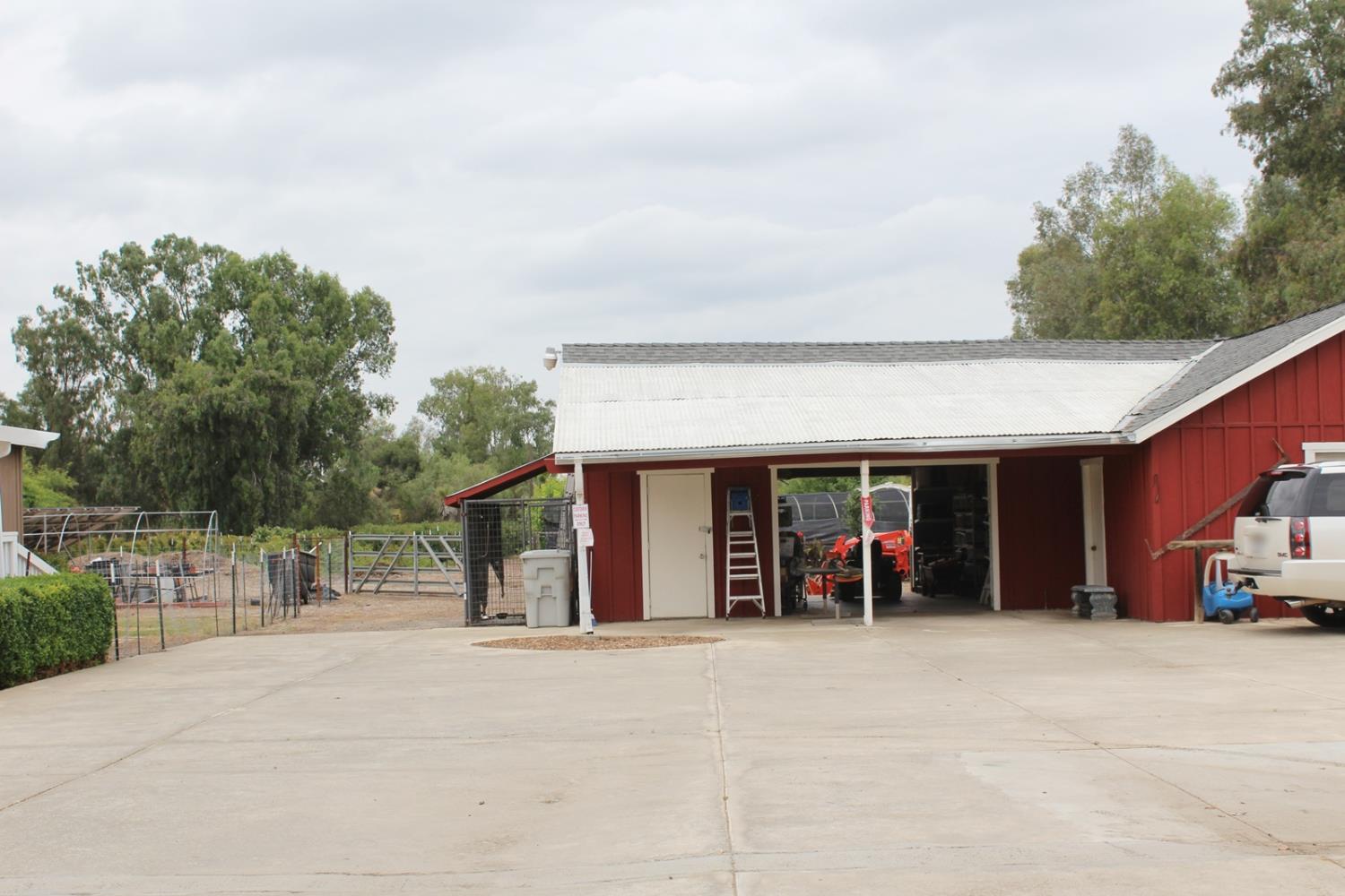 2307 N Hayes Ave, Fresno, CA 93723