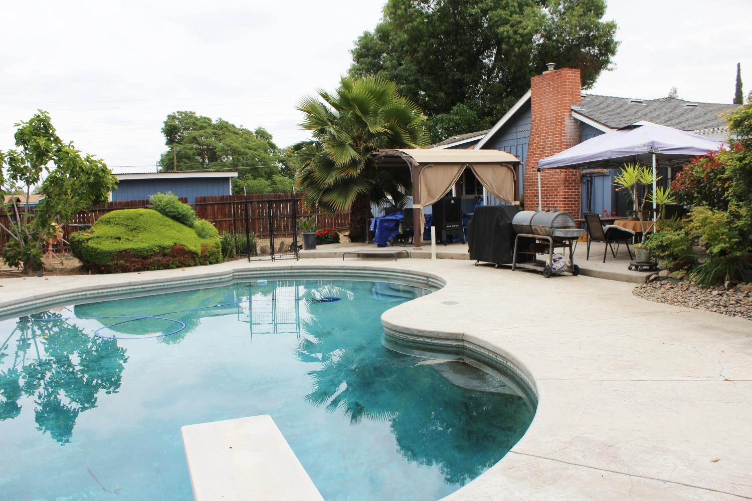 2307 N Hayes Ave, Fresno, CA 93723