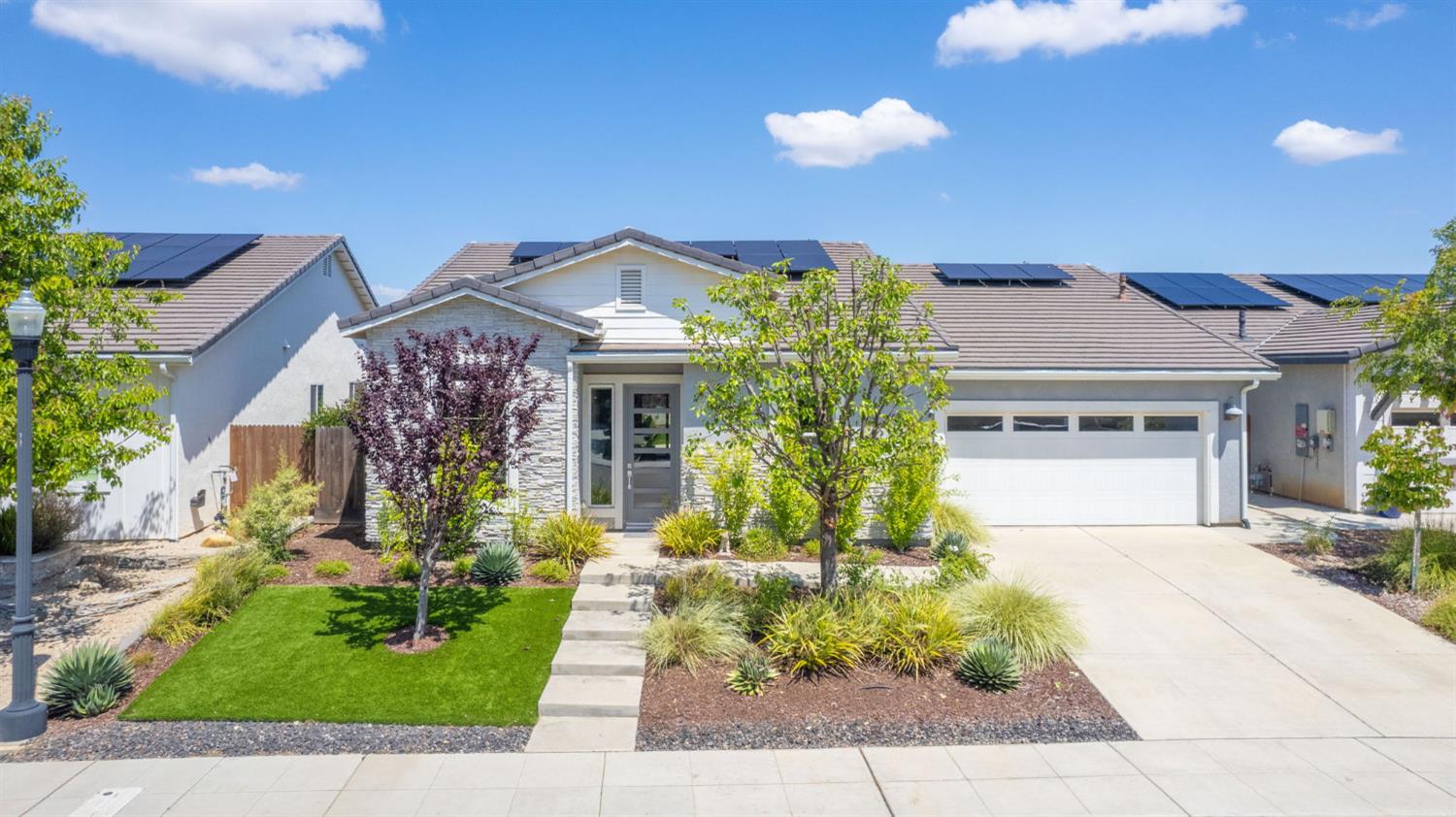 819 Pinnacle Dr W, Madera, CA 93636