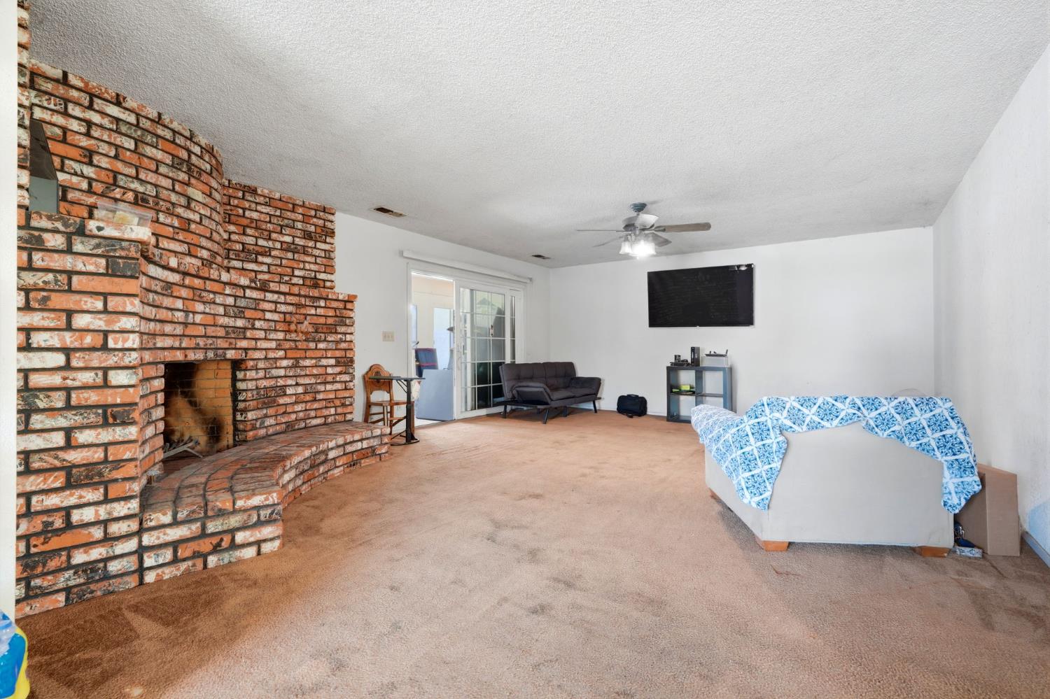 153 Bonita Ave, Fowler, CA 93625