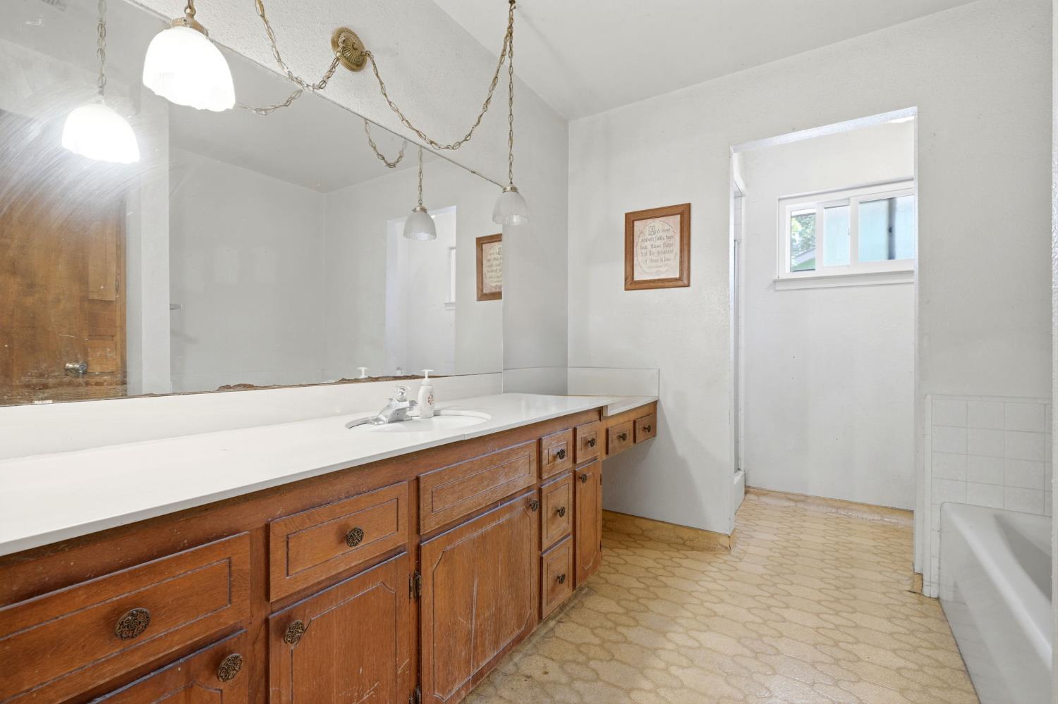 153 Bonita Ave, Fowler, CA 93625