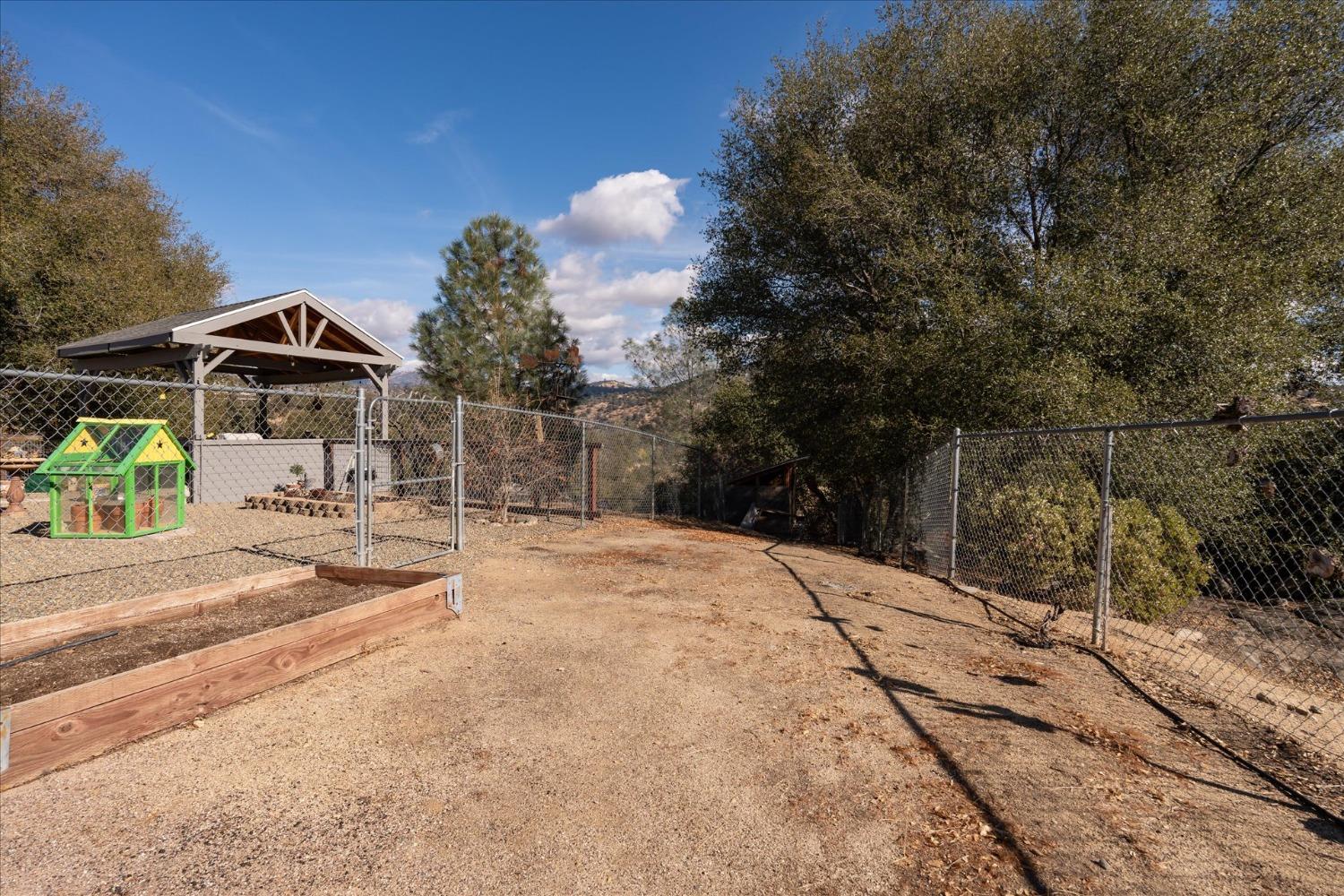 33655 River Knolls Rd, Coarsegold, CA 93614