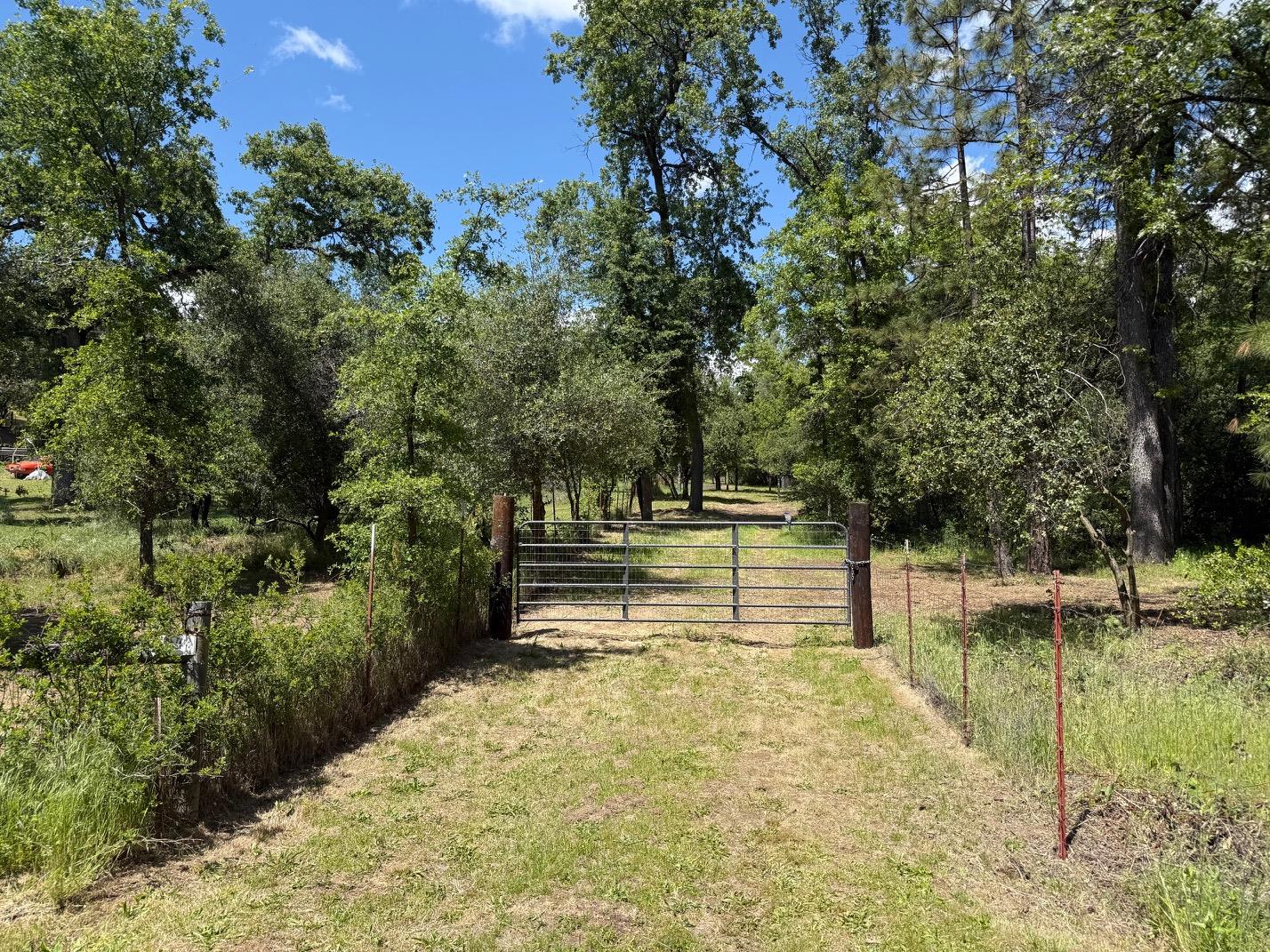 2 Road 601, Ahwahnee, CA 93601