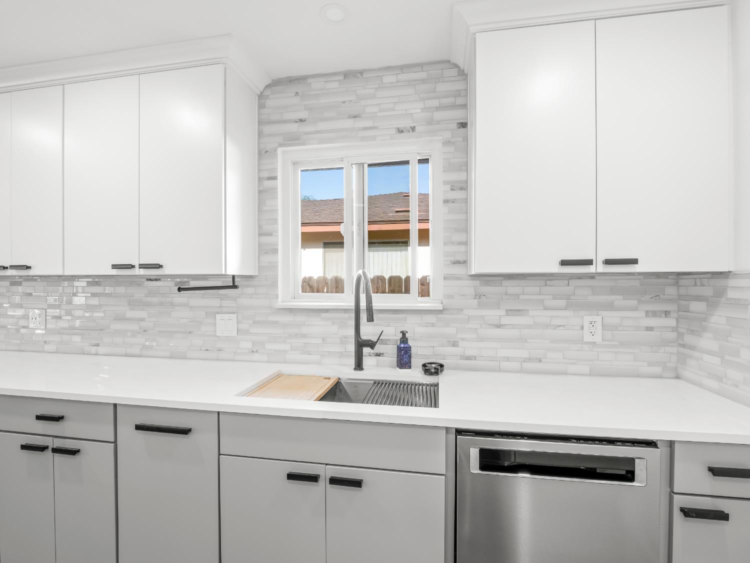 3052 E Fremont Ave E, Fresno, CA 93710