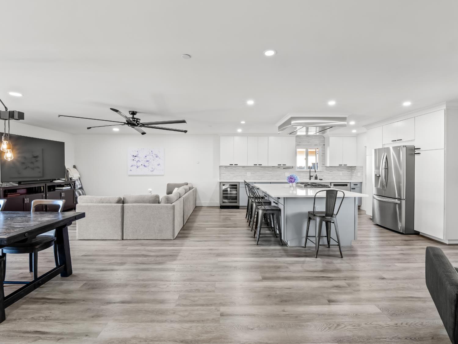 3052 E Fremont Ave E, Fresno, CA 93710