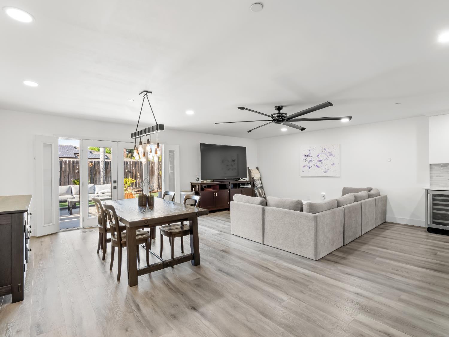 3052 E Fremont Ave E, Fresno, CA 93710