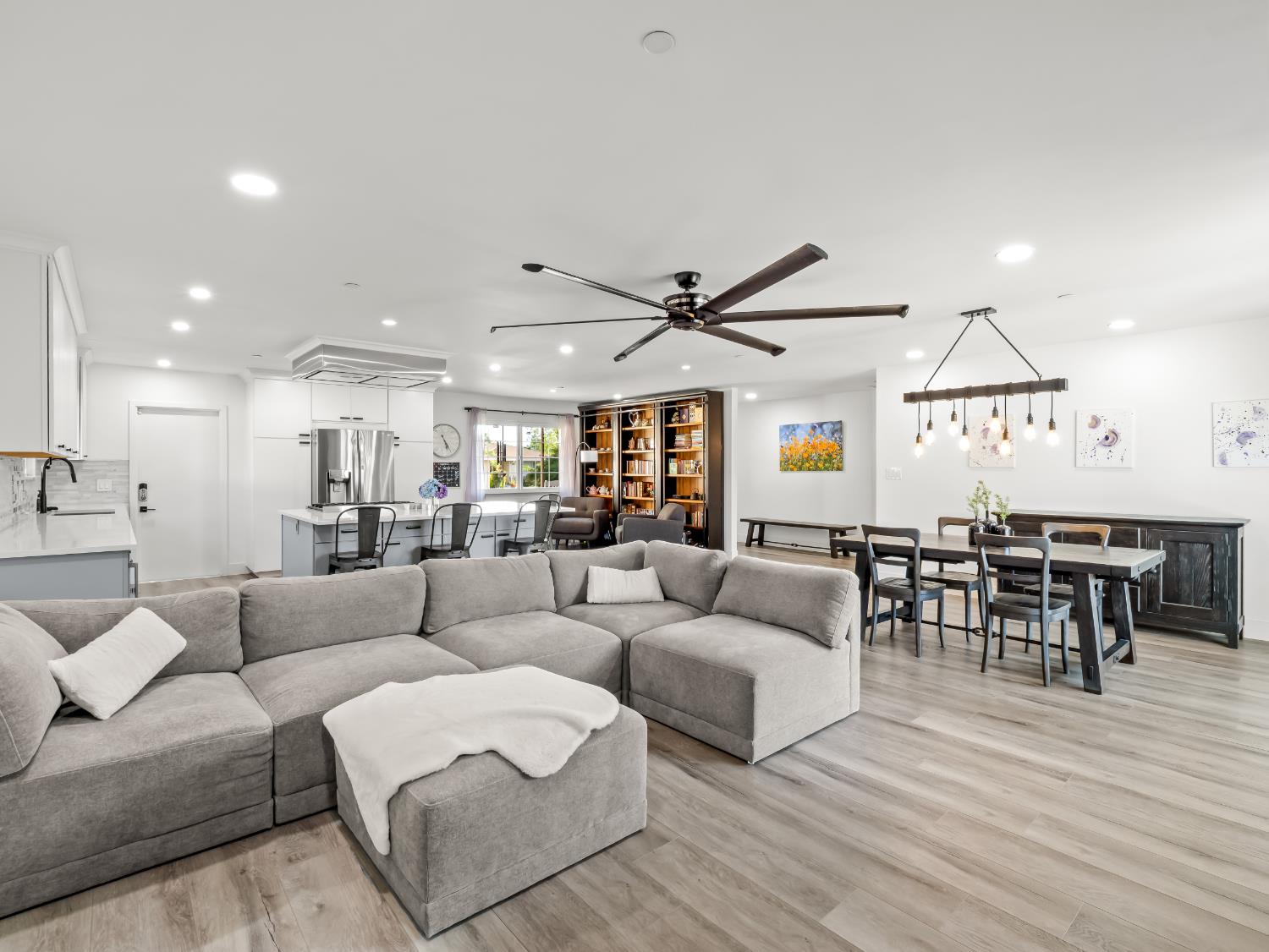 3052 E Fremont Ave E, Fresno, CA 93710